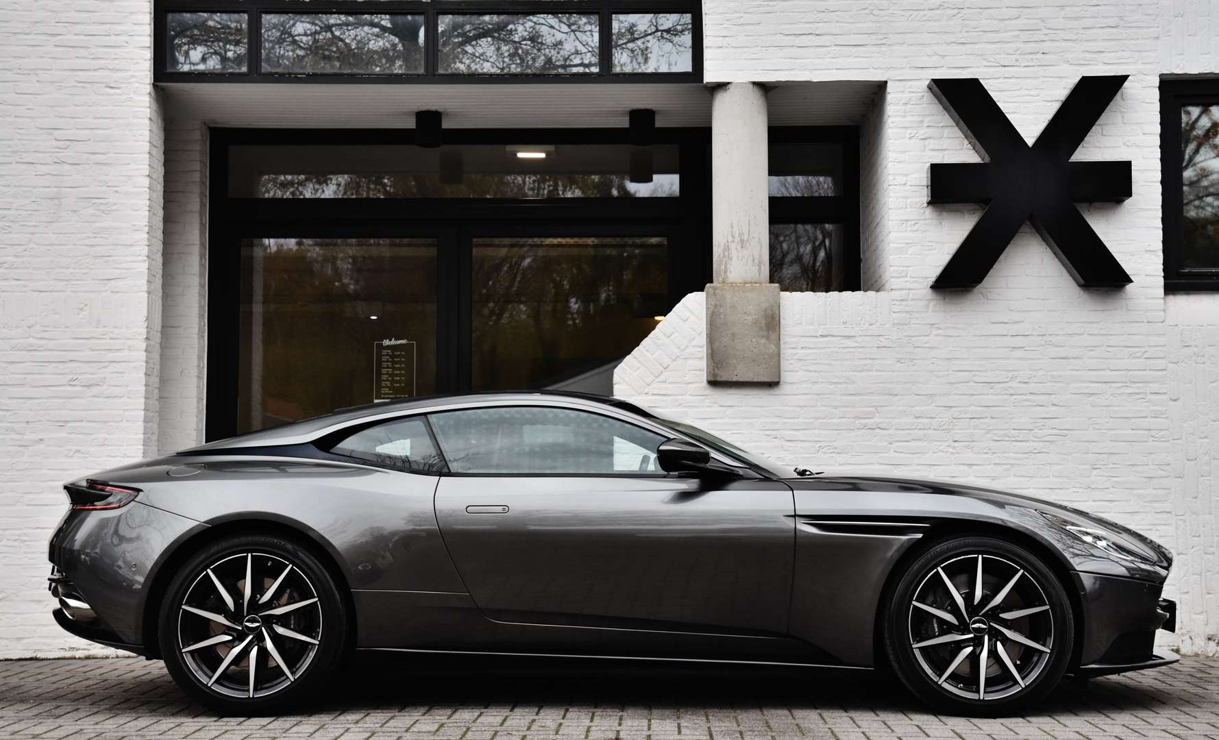 Aston Martin DB11 - 3