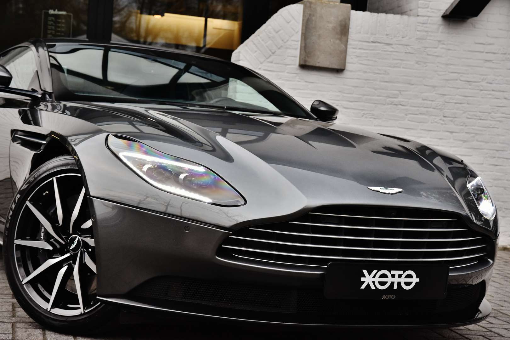 Aston Martin DB11 - 10