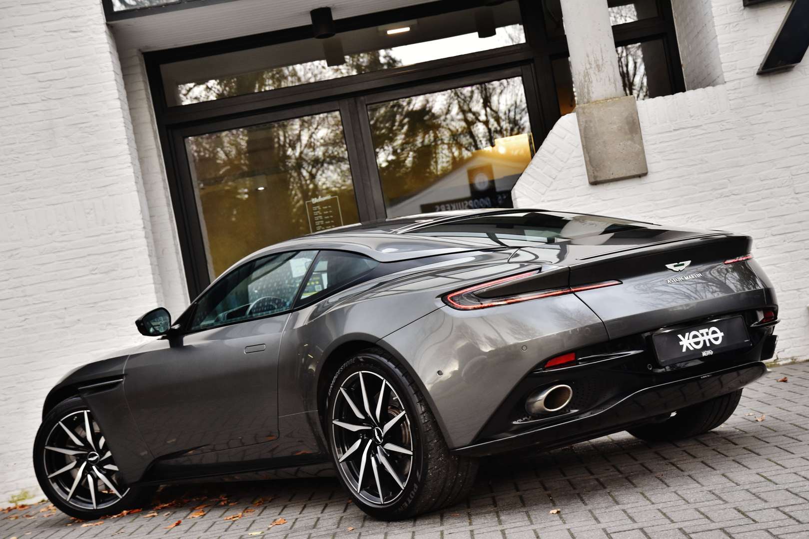 Aston Martin DB11 - 9