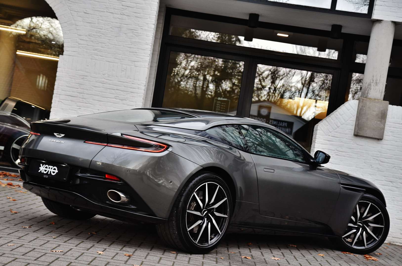 Aston Martin DB11 - 8