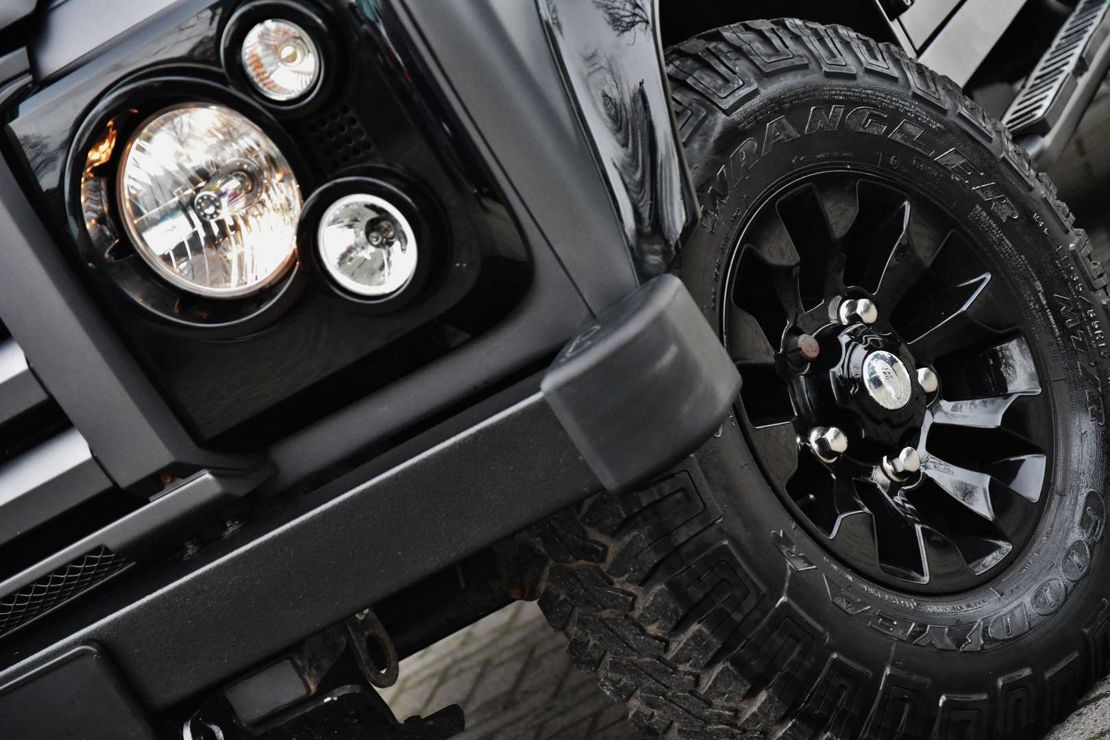 Land Rover Defender 110 - 7