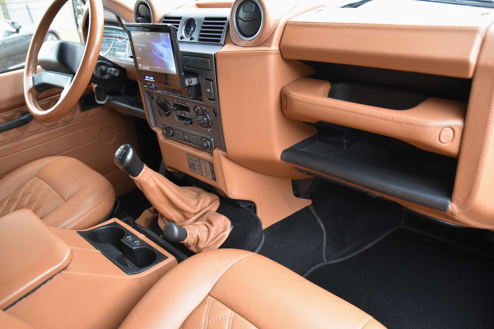 Land Rover Defender 110 - 13