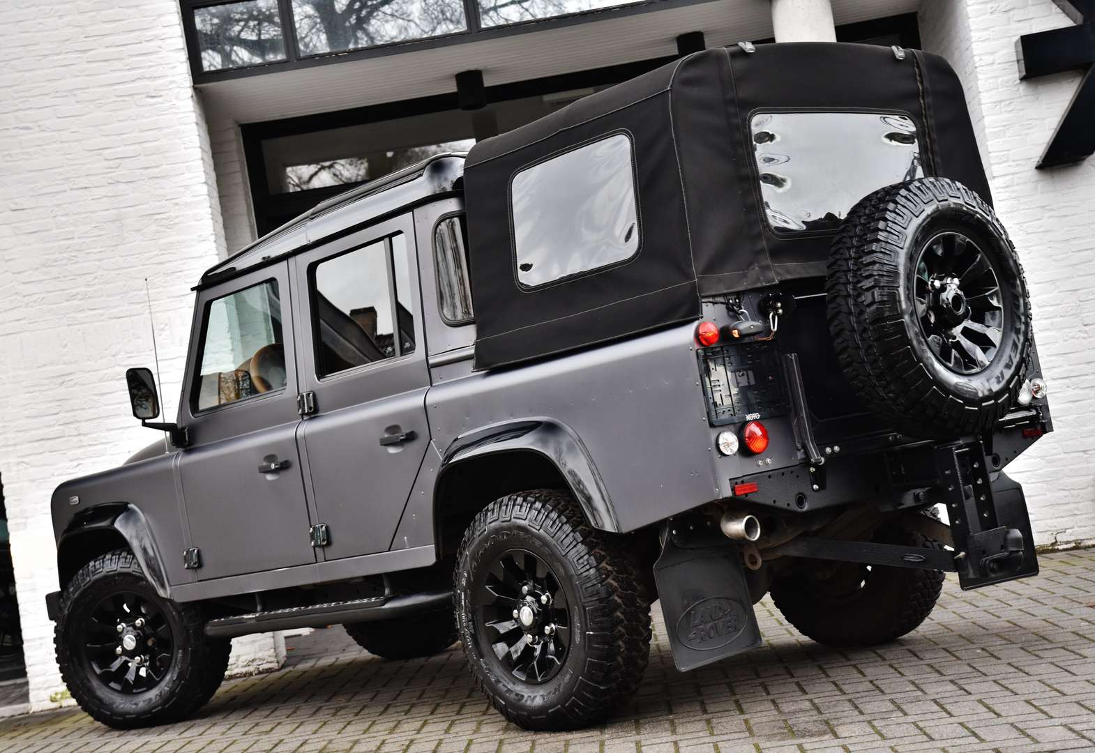 Land Rover Defender 110 - 9