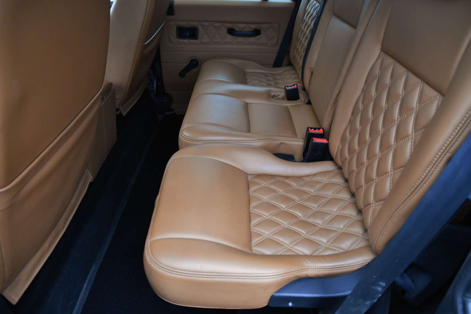 Land Rover Defender 110 - 12
