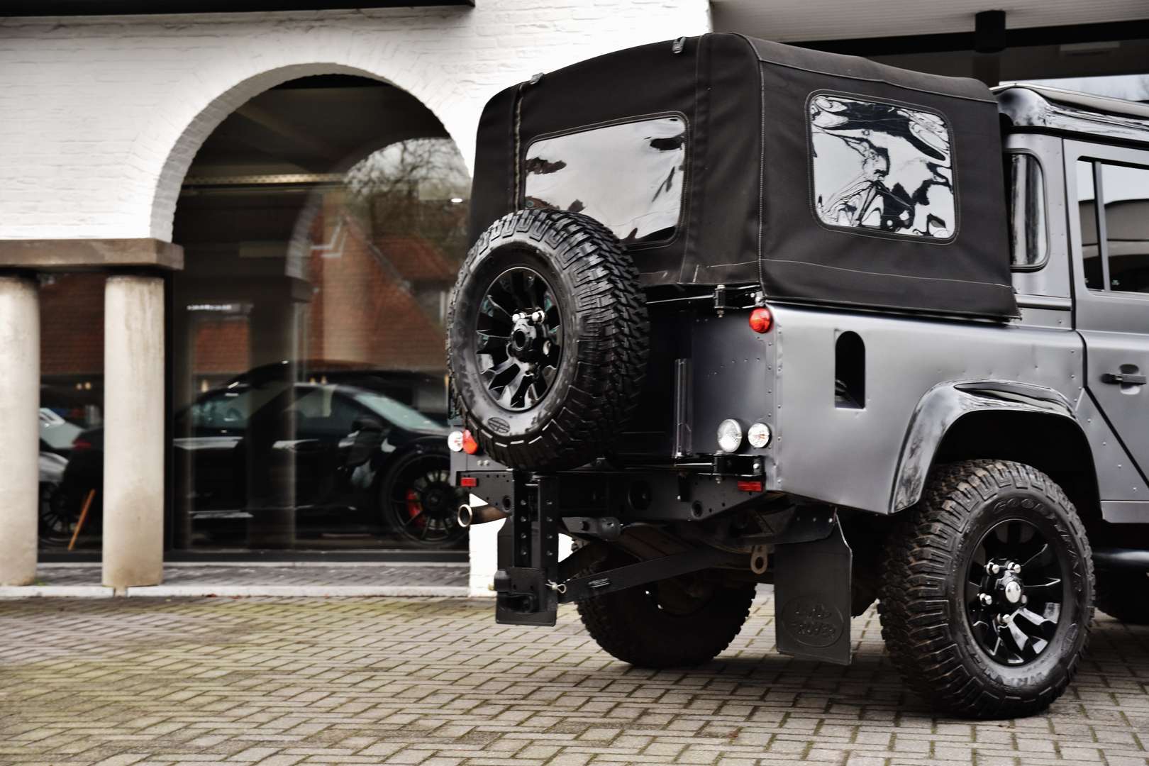 Land Rover Defender 110 - 16
