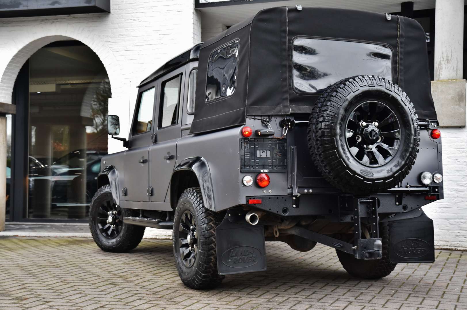 Land Rover Defender 110 - 15