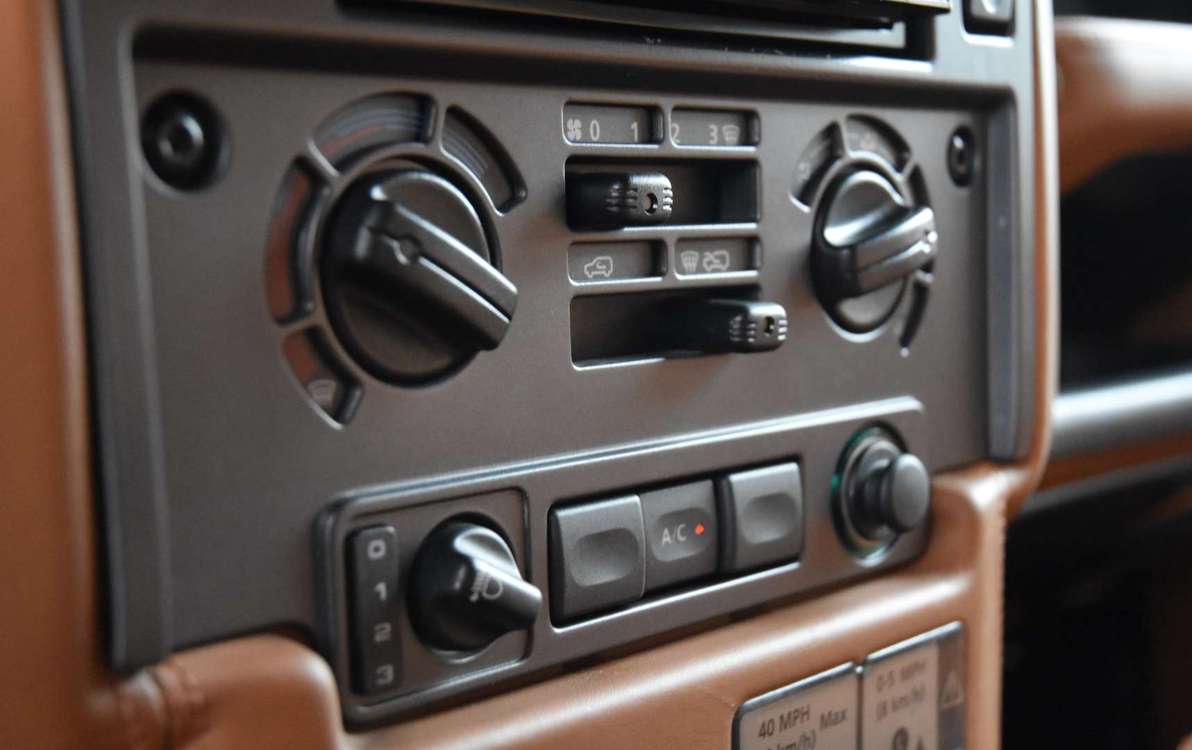 Land Rover Defender 110 - 25