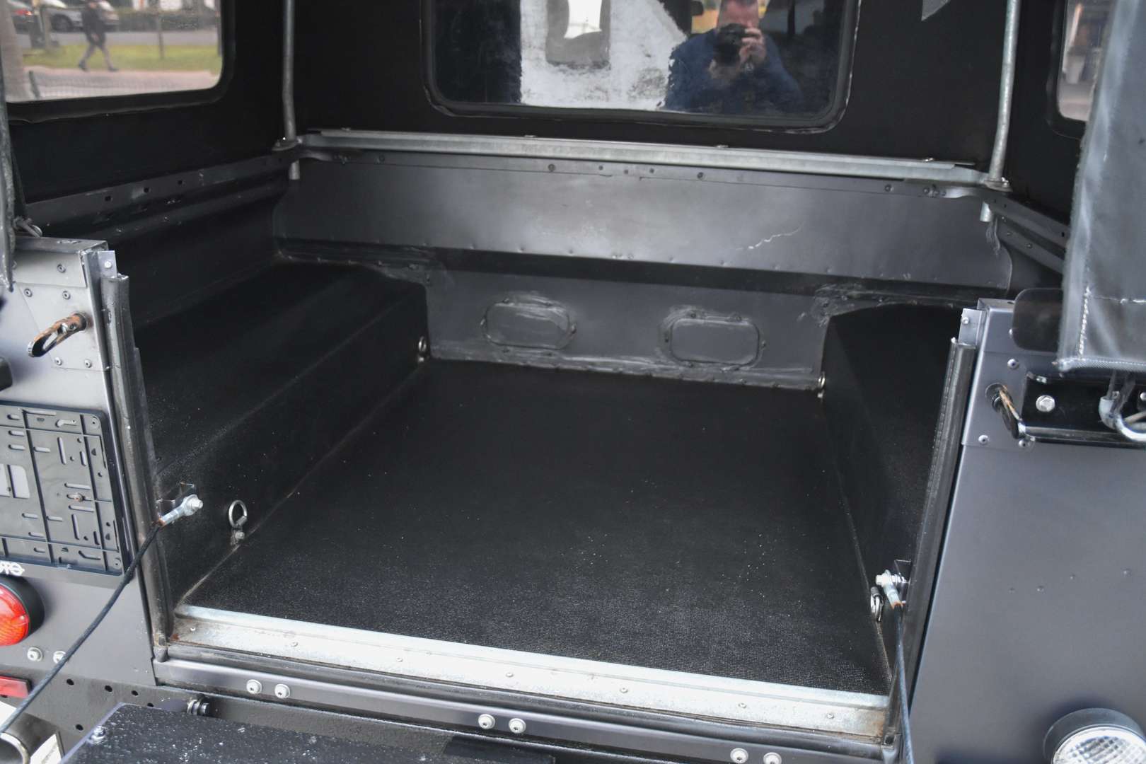 Land Rover Defender 110 - 27