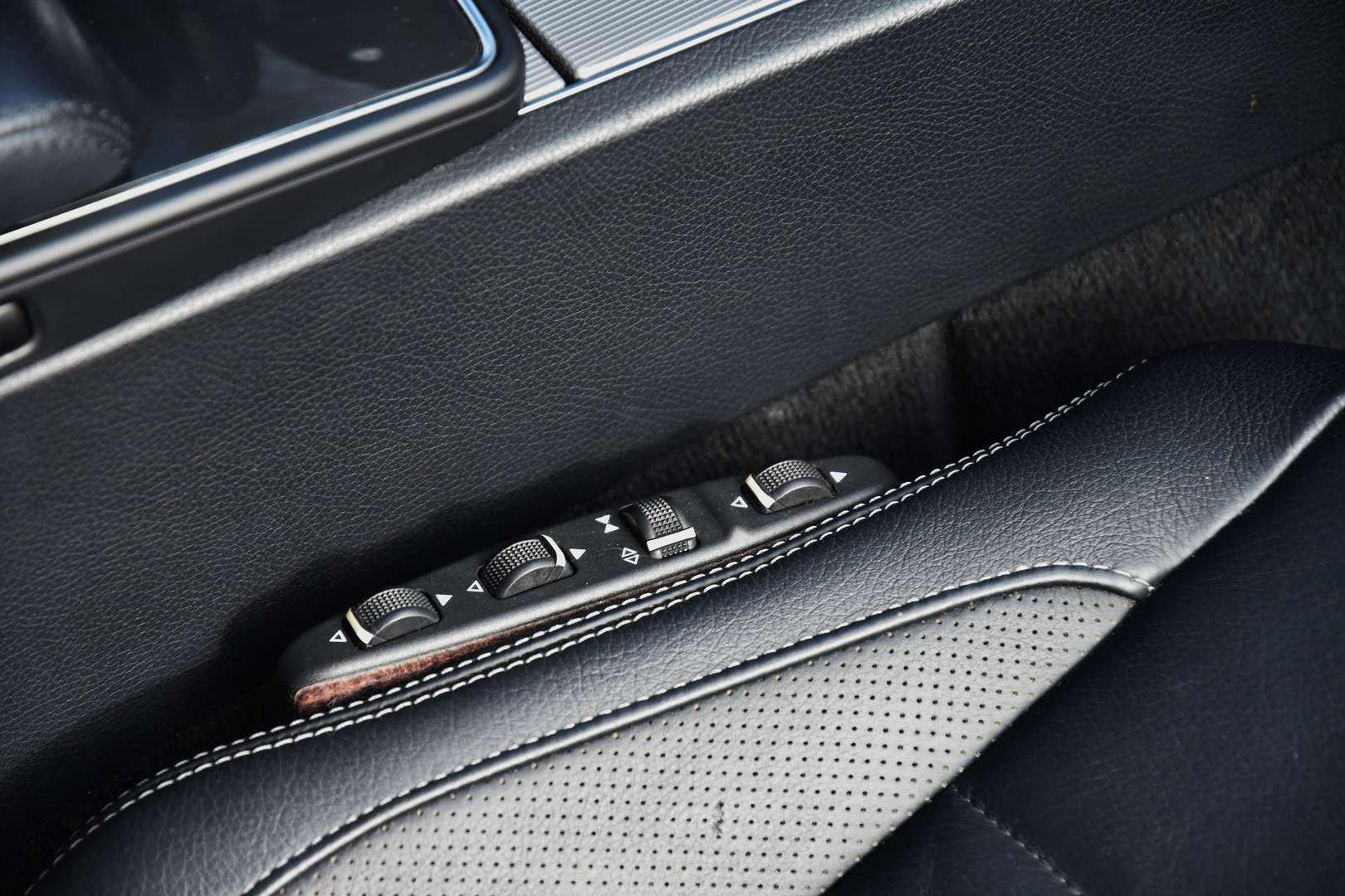 Mercedes-Benz E 220 - 25
