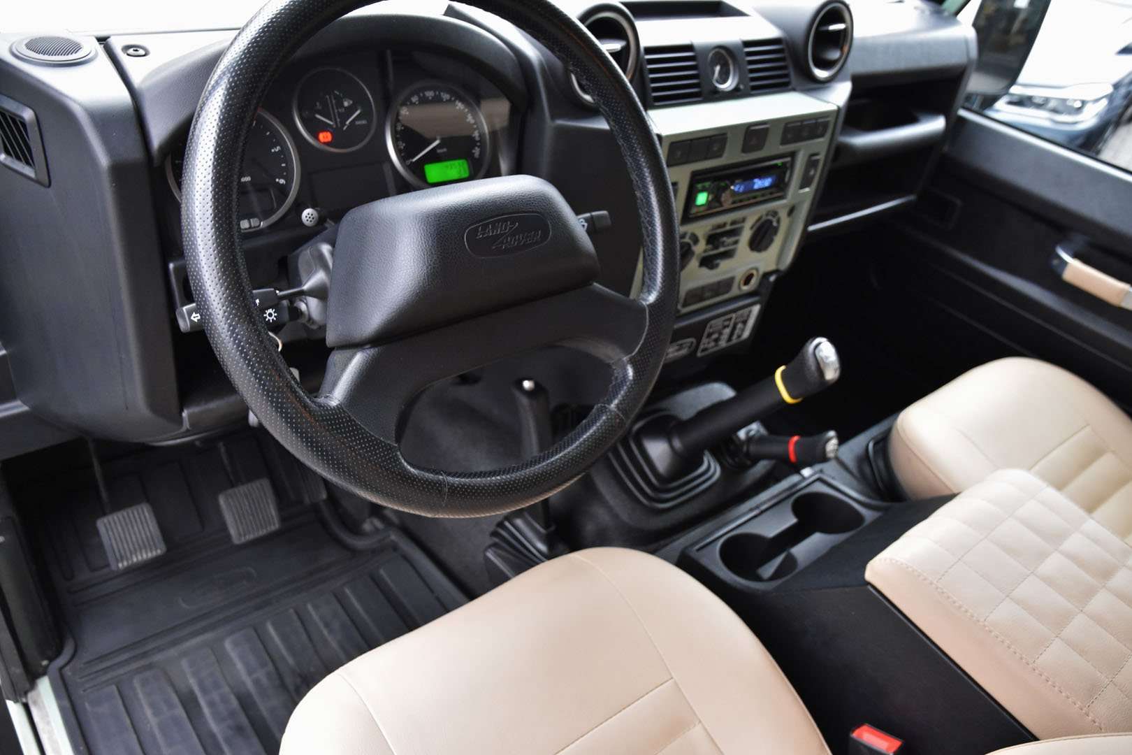 Land Rover Defender 90 - 4