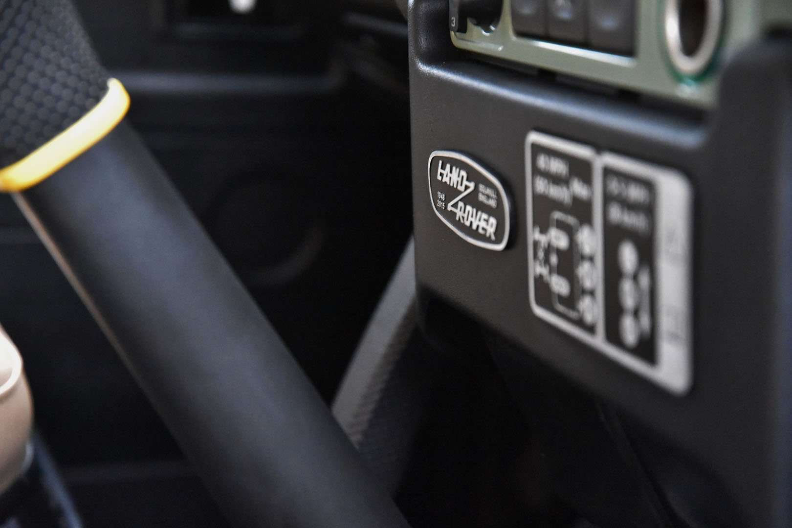 Land Rover Defender 90 - 25