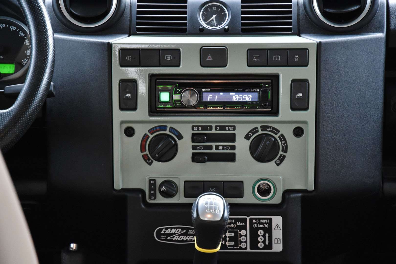 Land Rover Defender 90 - 24