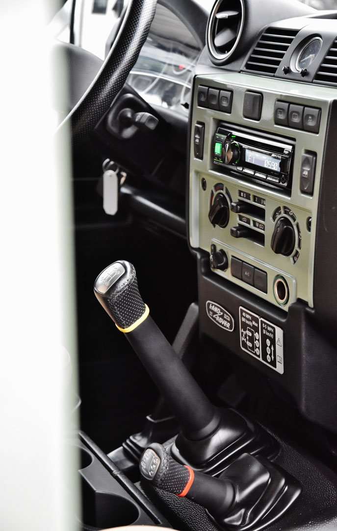 Land Rover Defender 90 - 26