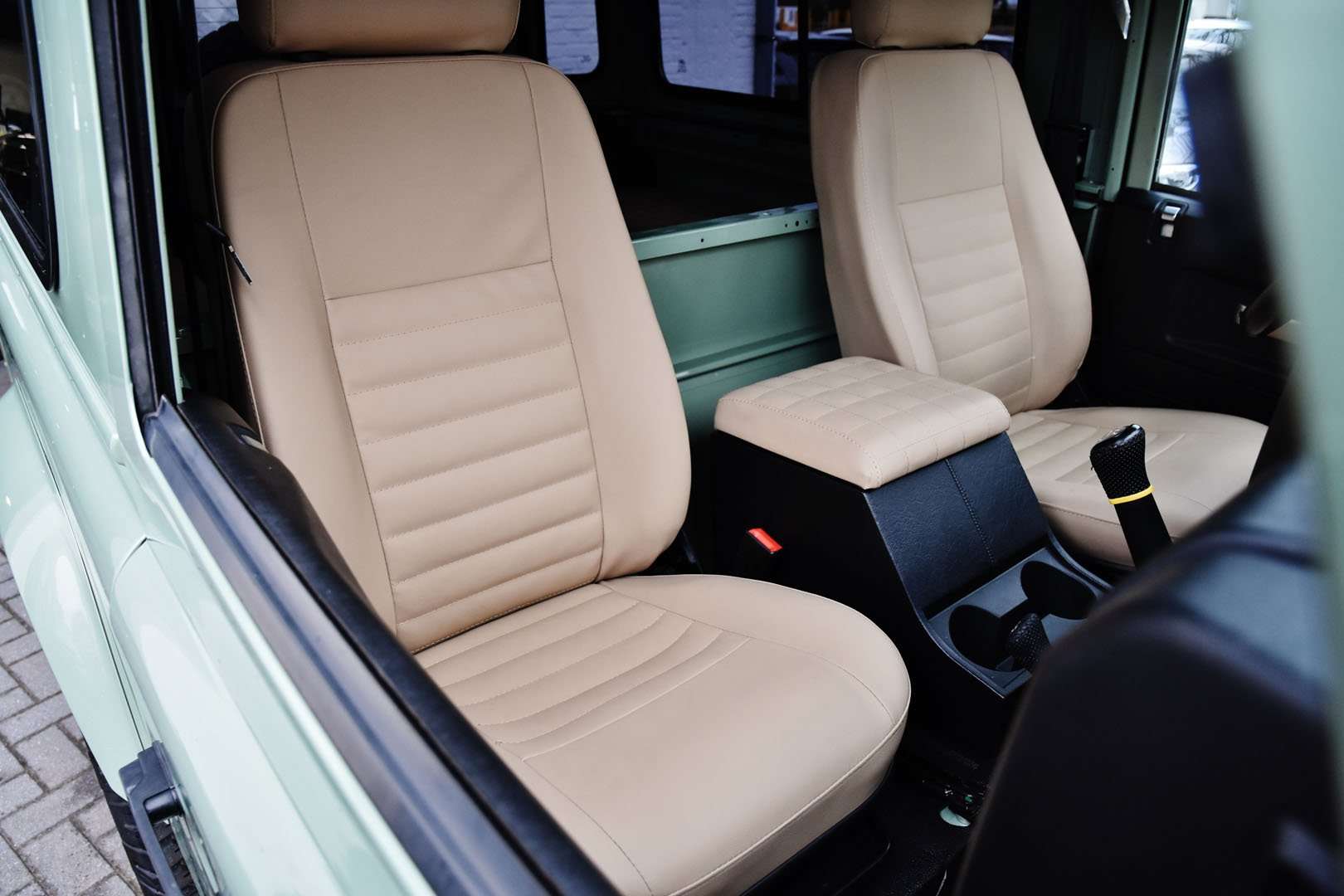 Land Rover Defender 90 - 27