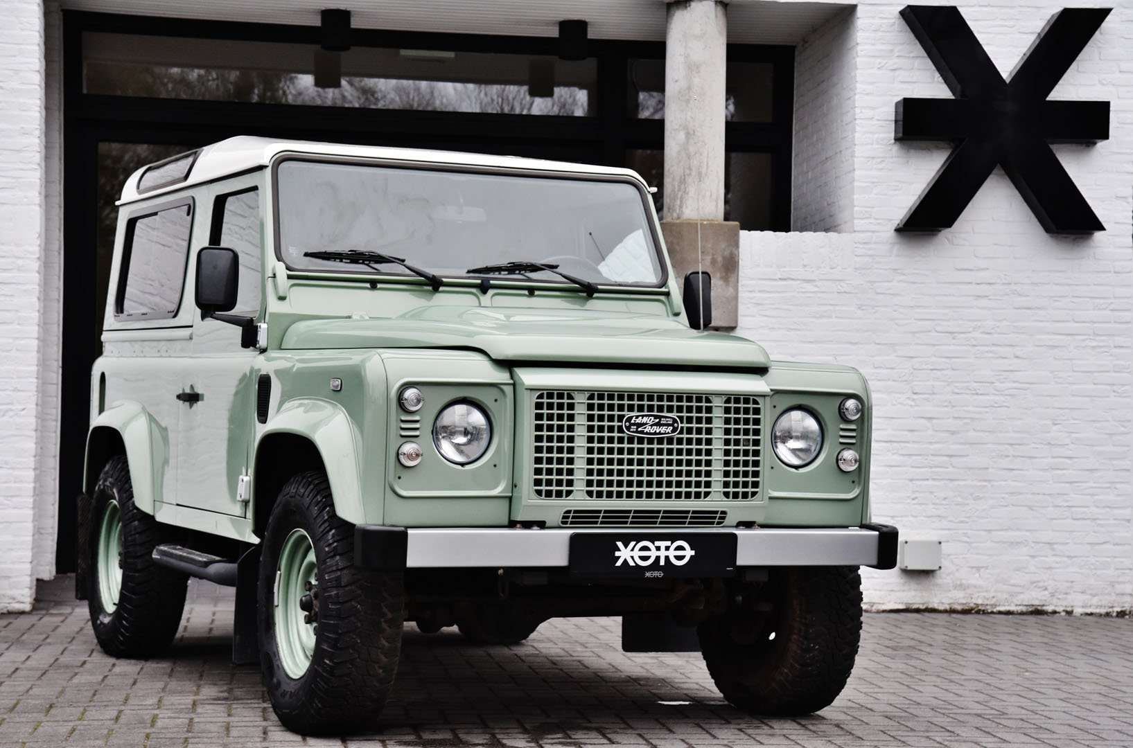 Land Rover Defender 90 - 28