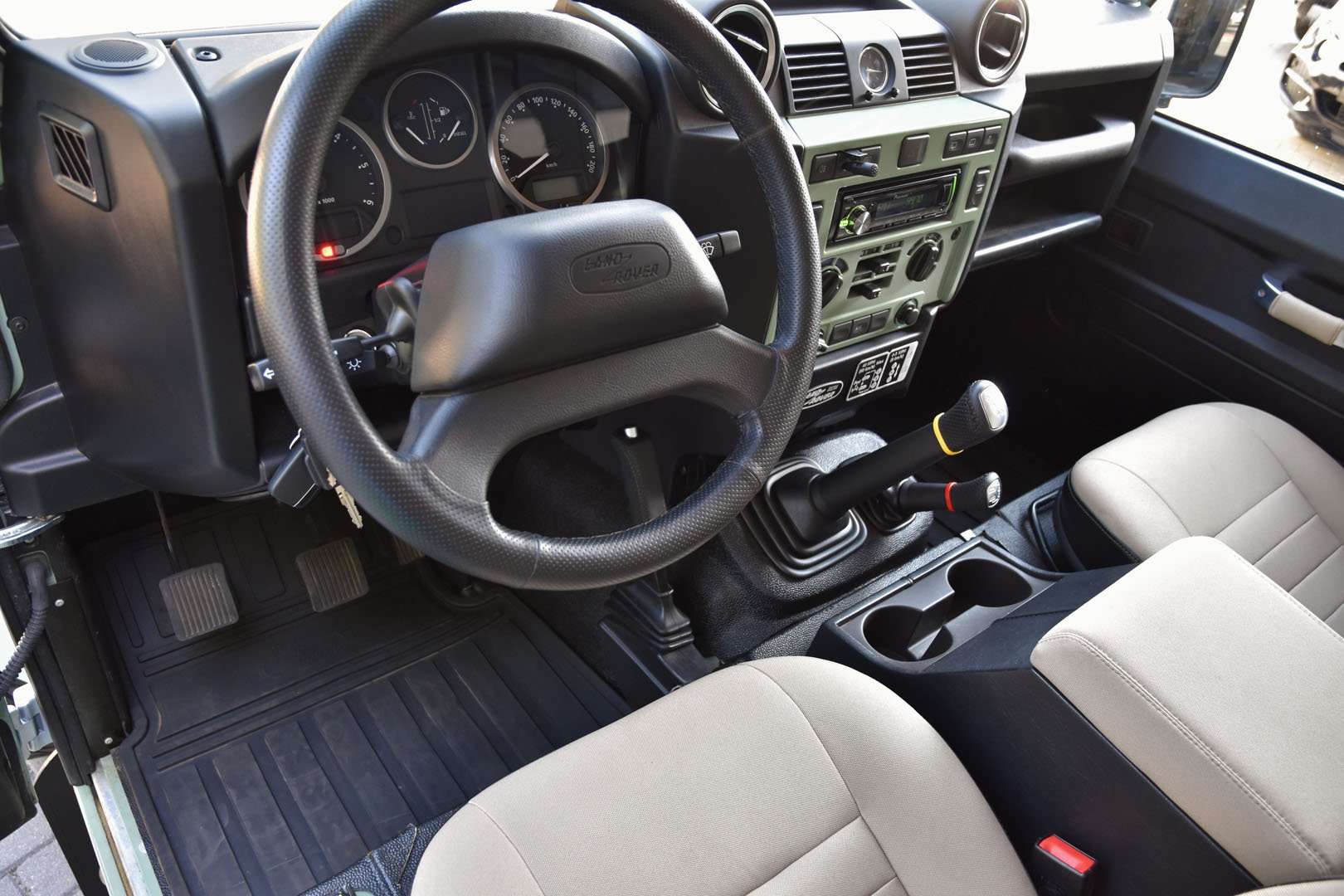 Land Rover Defender 90 - 4