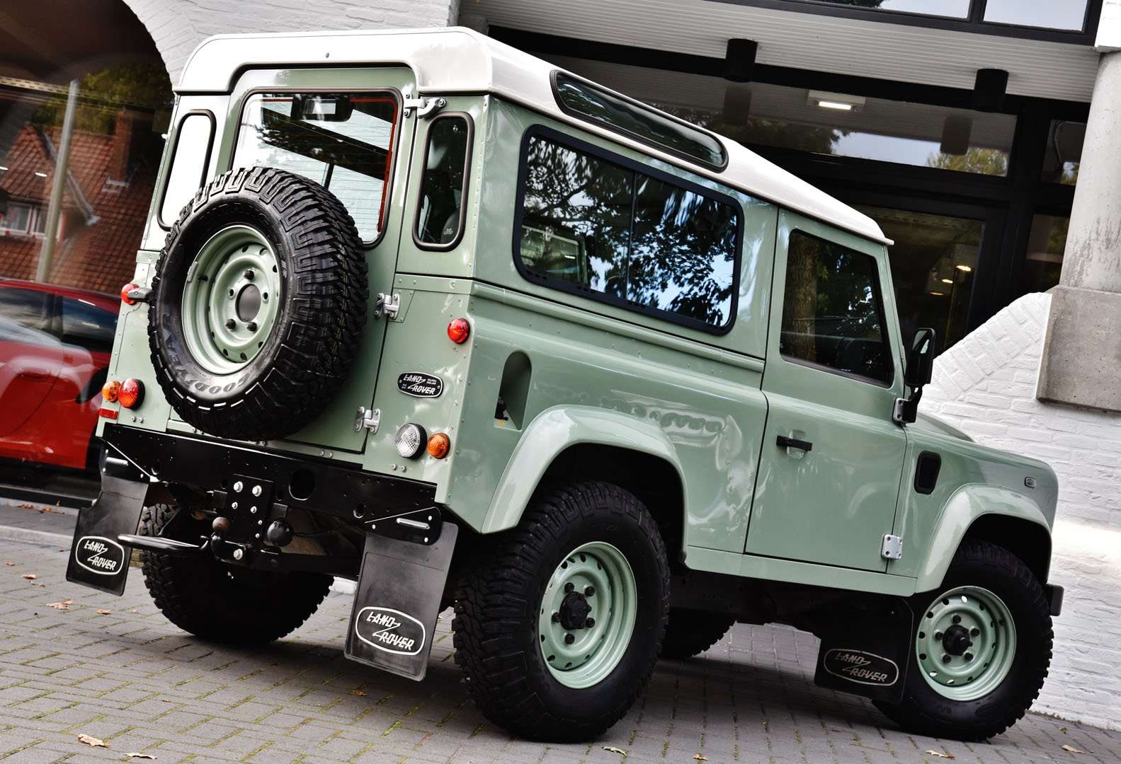Land Rover Defender 90 - 8