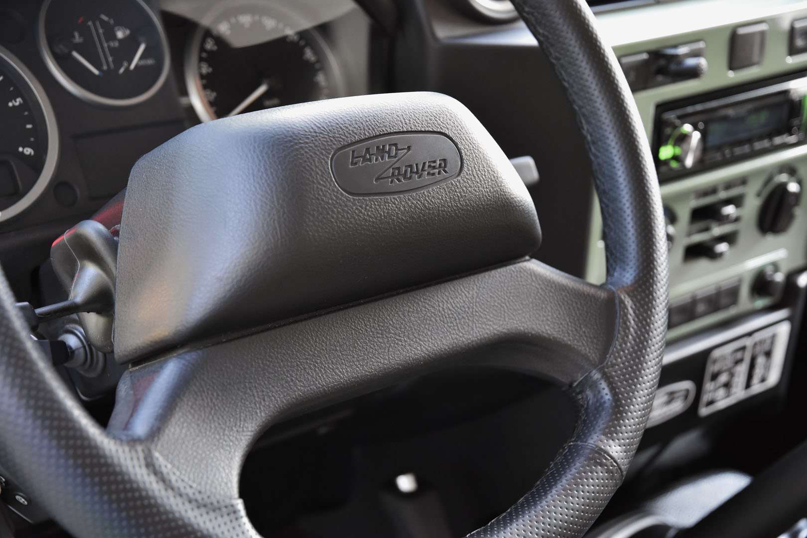 Land Rover Defender 90 - 11