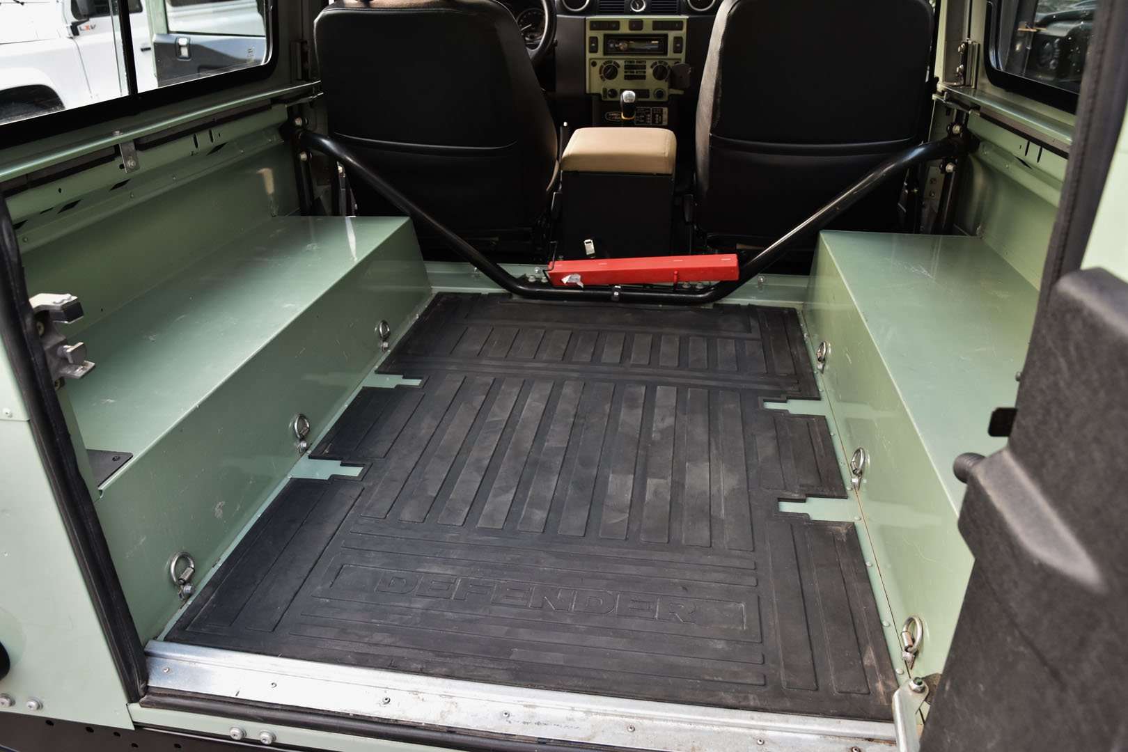 Land Rover Defender 90 - 12