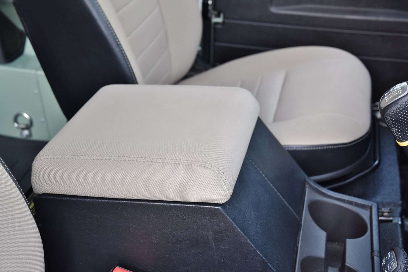 Land Rover Defender 90 - 28
