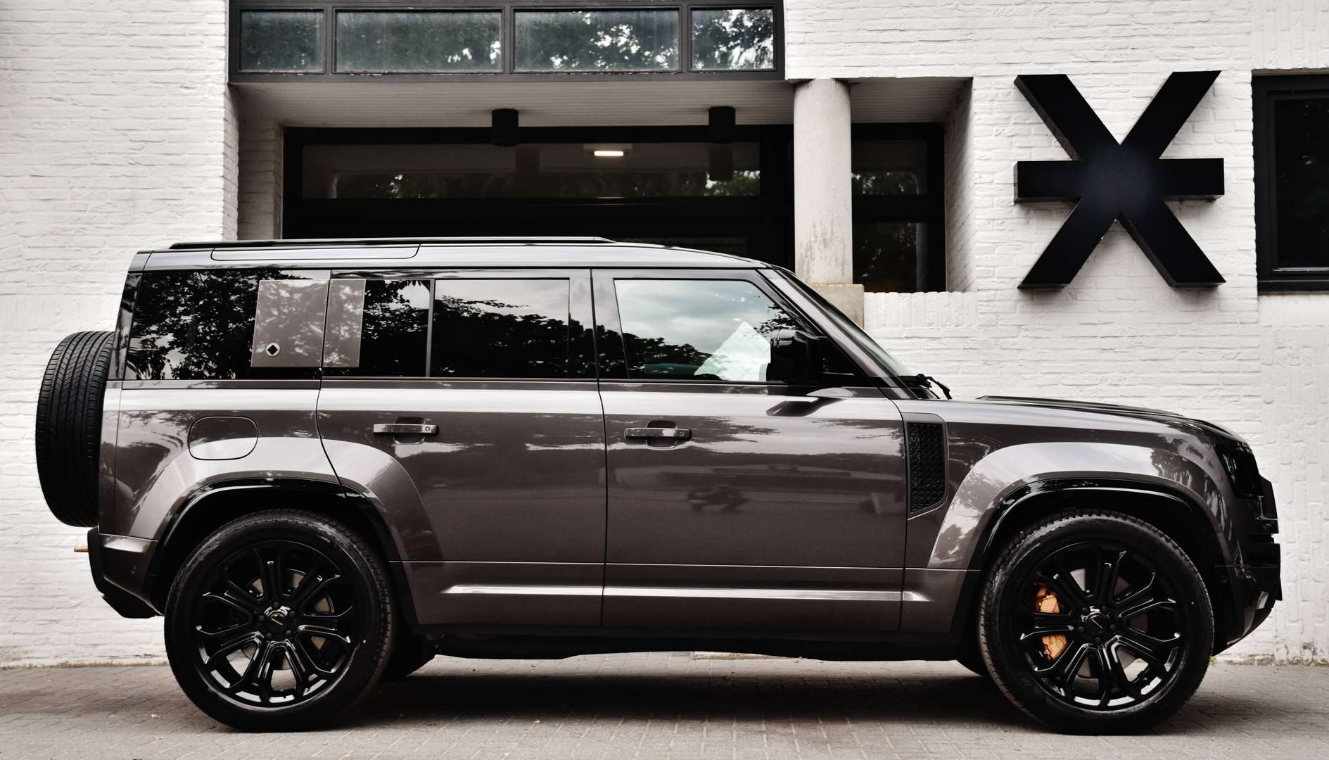 Land Rover Defender 110 - 3
