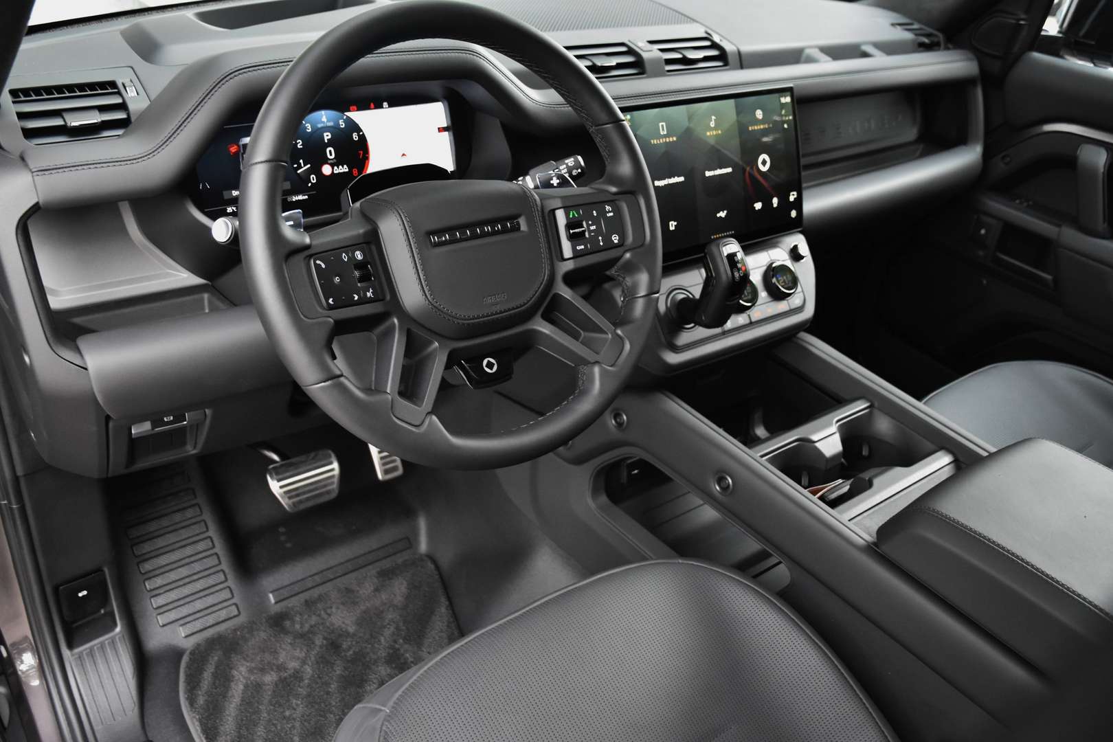 Land Rover Defender 110 - 4