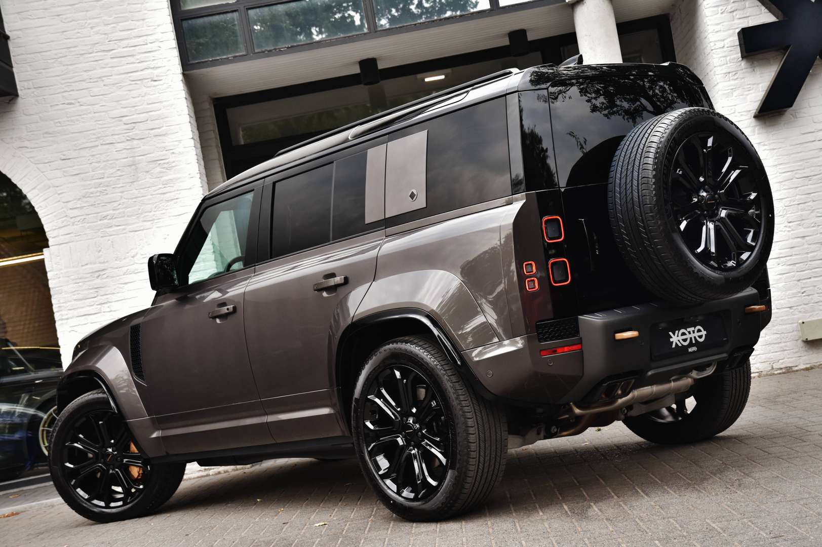 Land Rover Defender 110 - 9