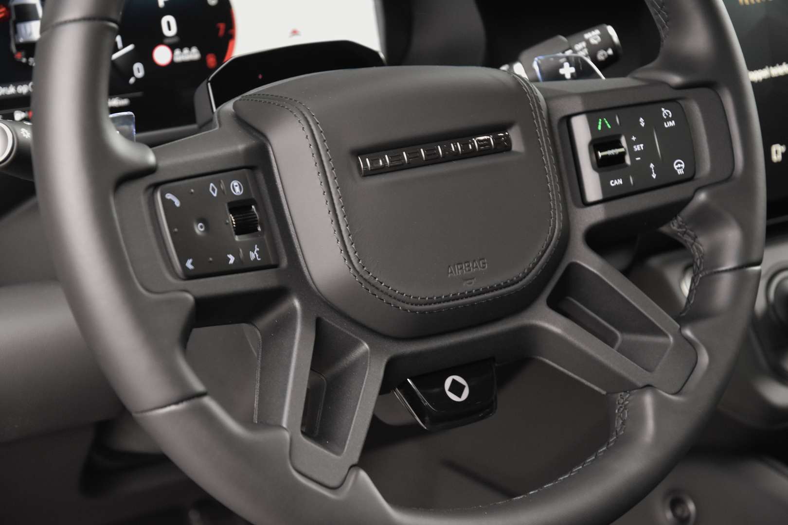 Land Rover Defender 110 - 11