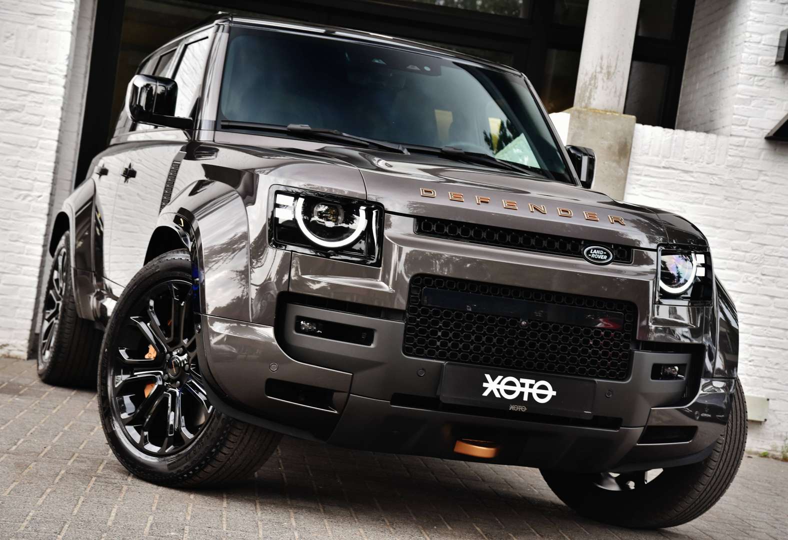 Land Rover Defender 110 - 2