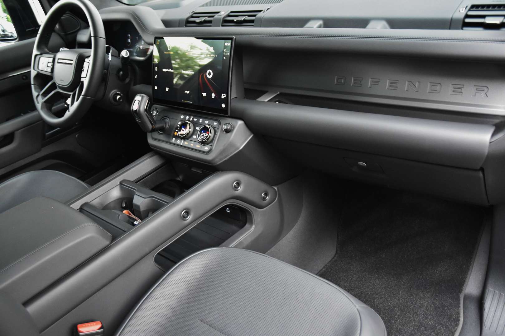 Land Rover Defender 110 - 13