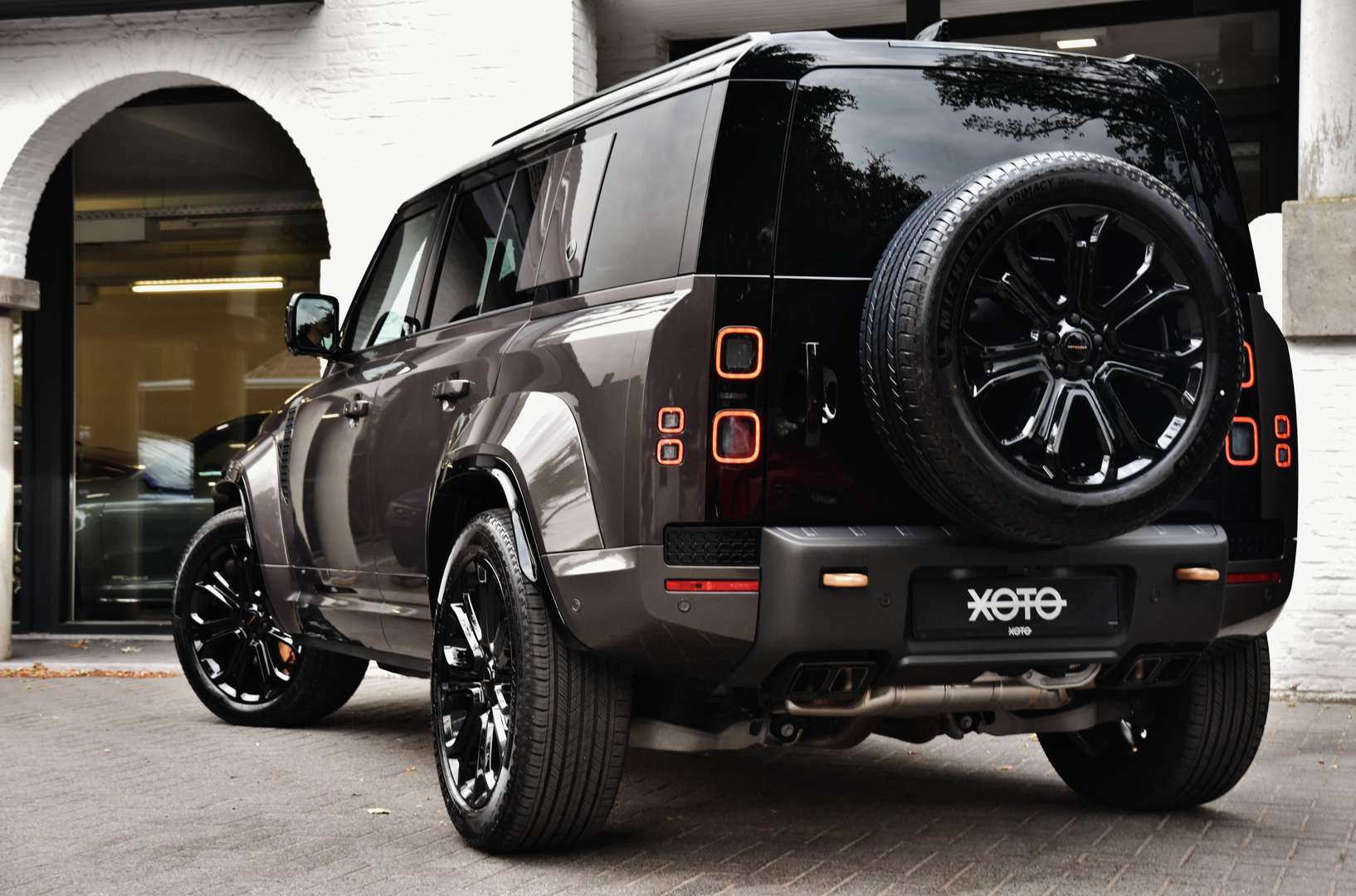 Land Rover Defender 110 - 16
