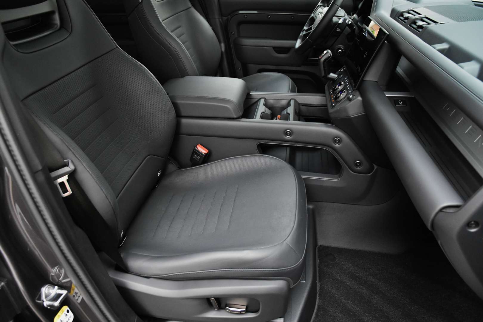Land Rover Defender 110 - 14