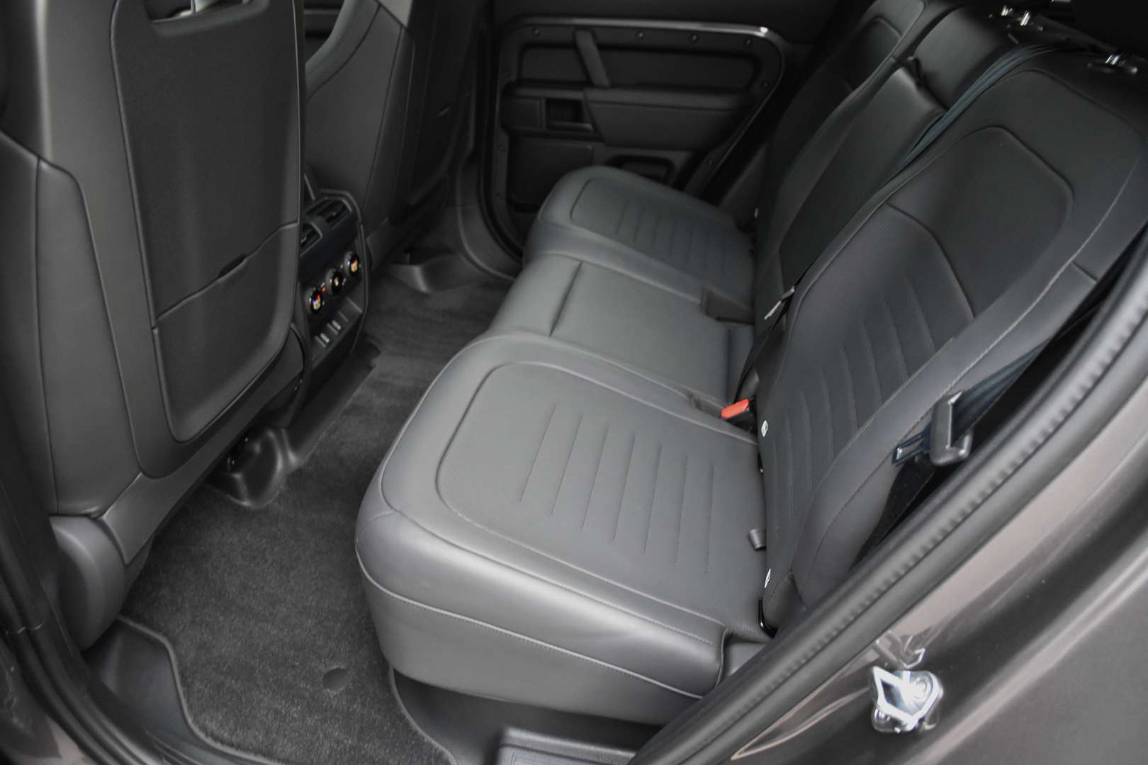 Land Rover Defender 110 - 12