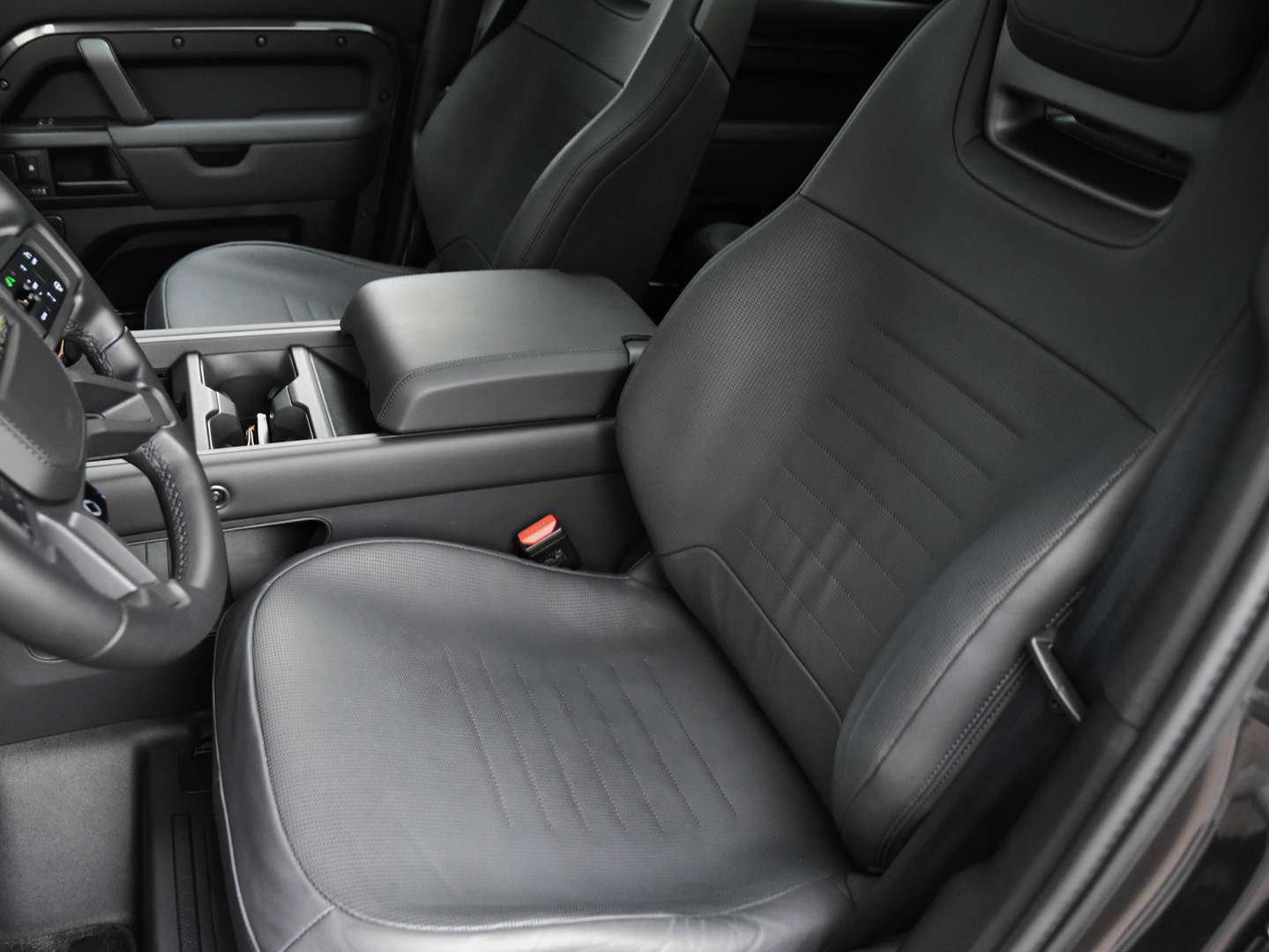 Land Rover Defender 110 - 24