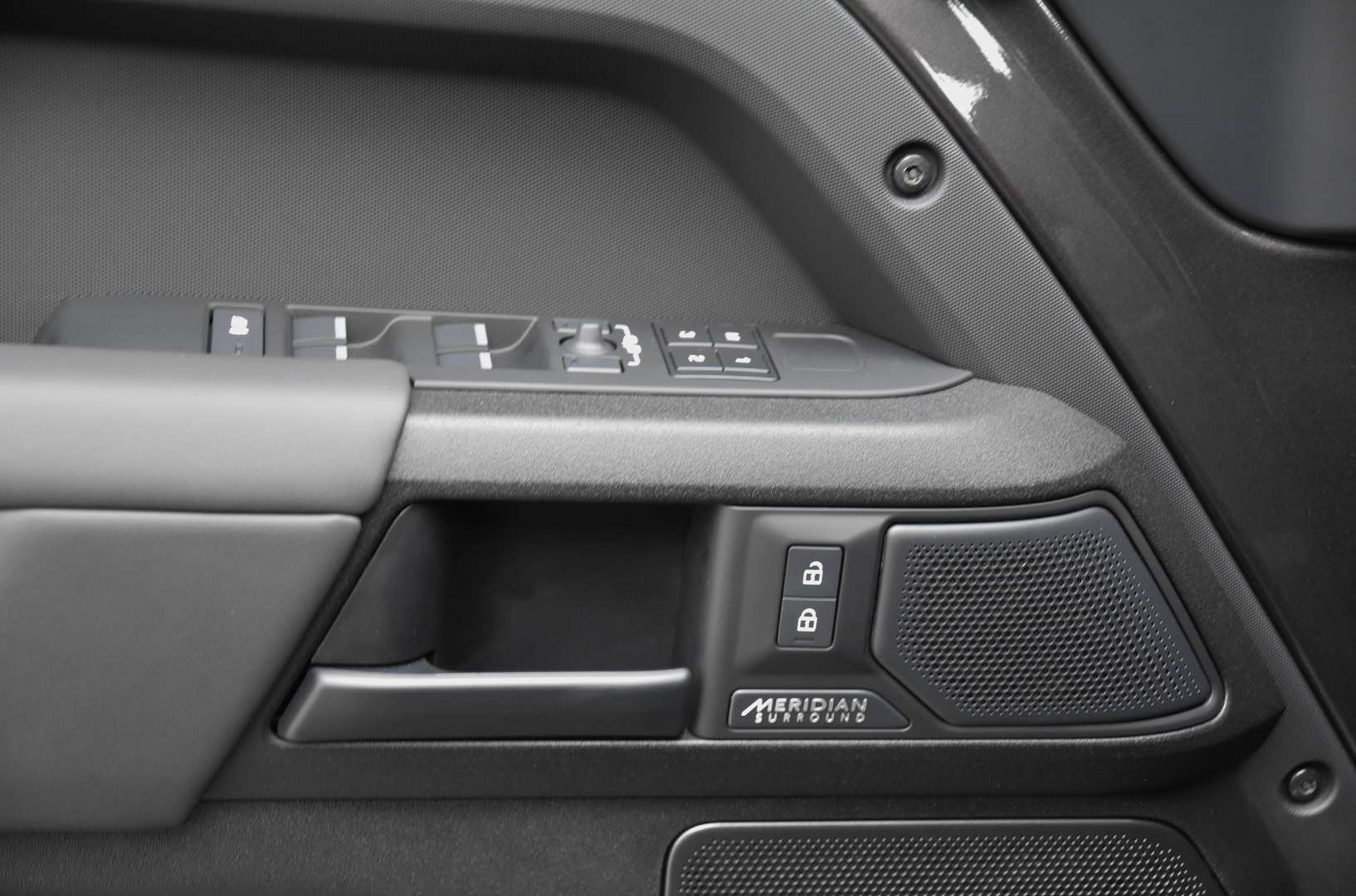 Land Rover Defender 110 - 22