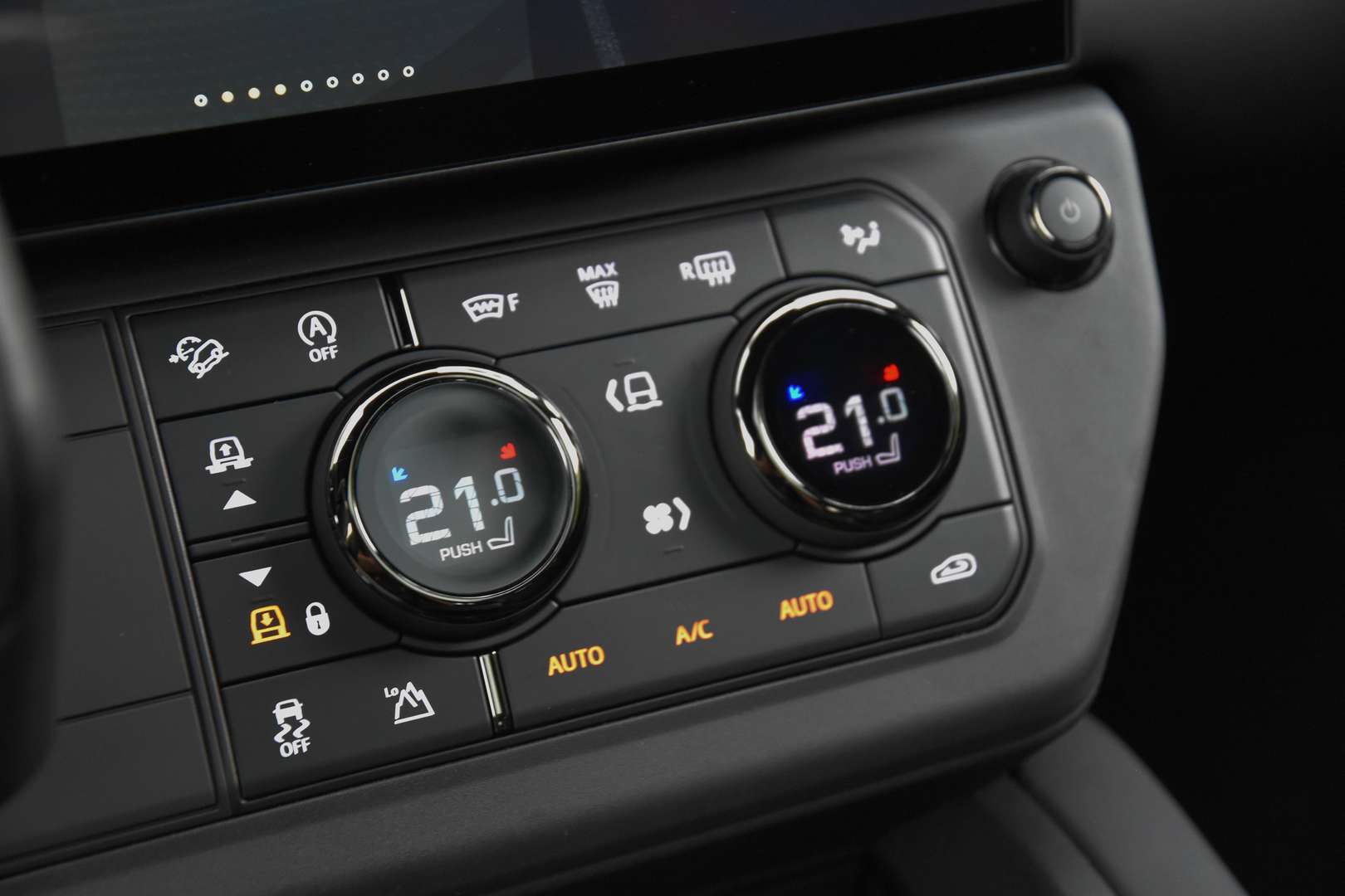 Land Rover Defender 110 - 27