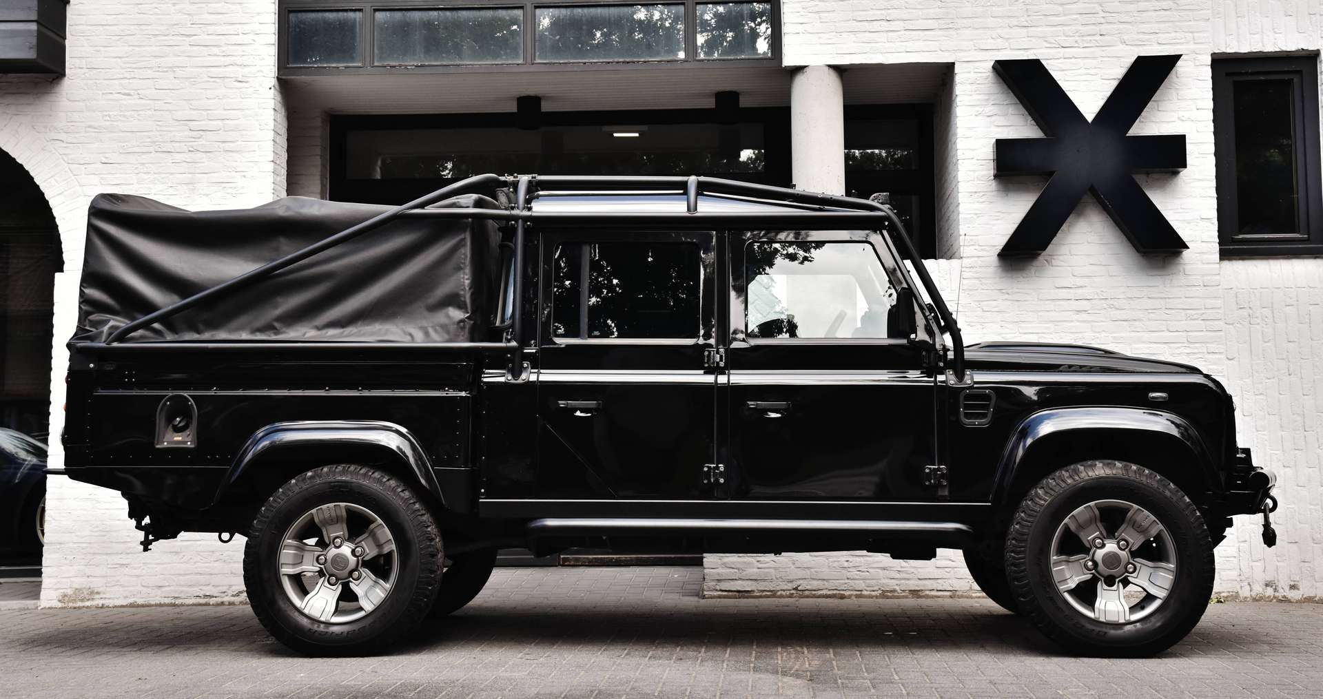 Land Rover Defender 130 - 3