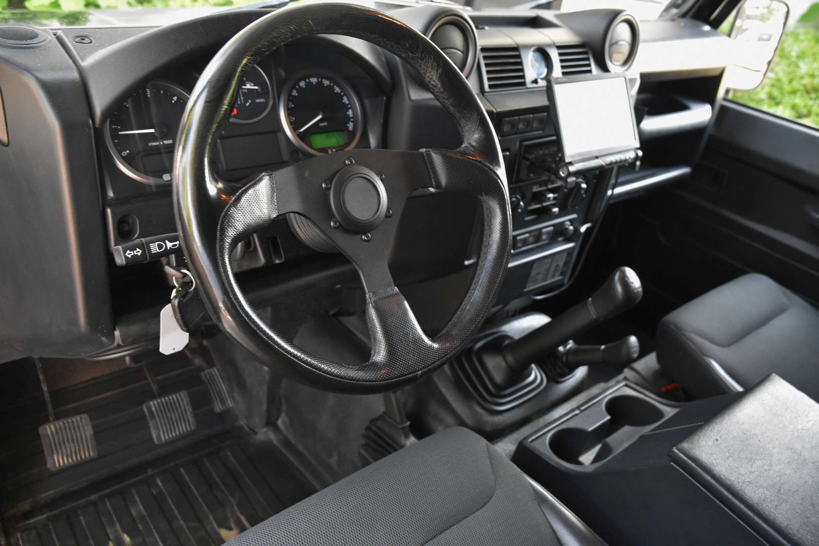 Land Rover Defender 130 - 4