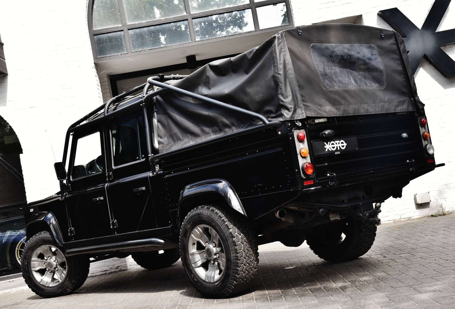 Land Rover Defender 130 - 9