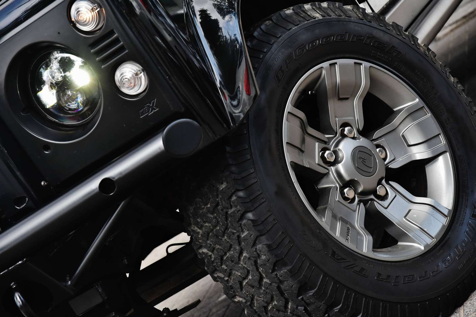Land Rover Defender 130 - 7