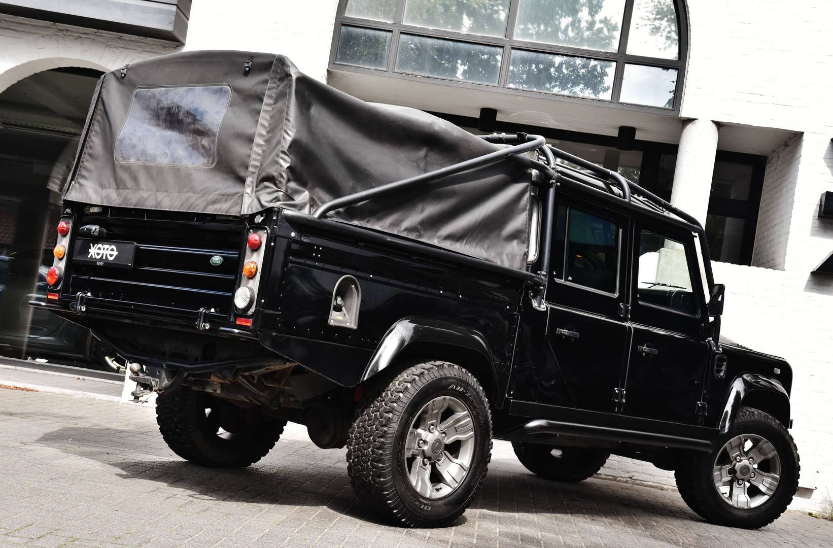 Land Rover Defender 130 - 8