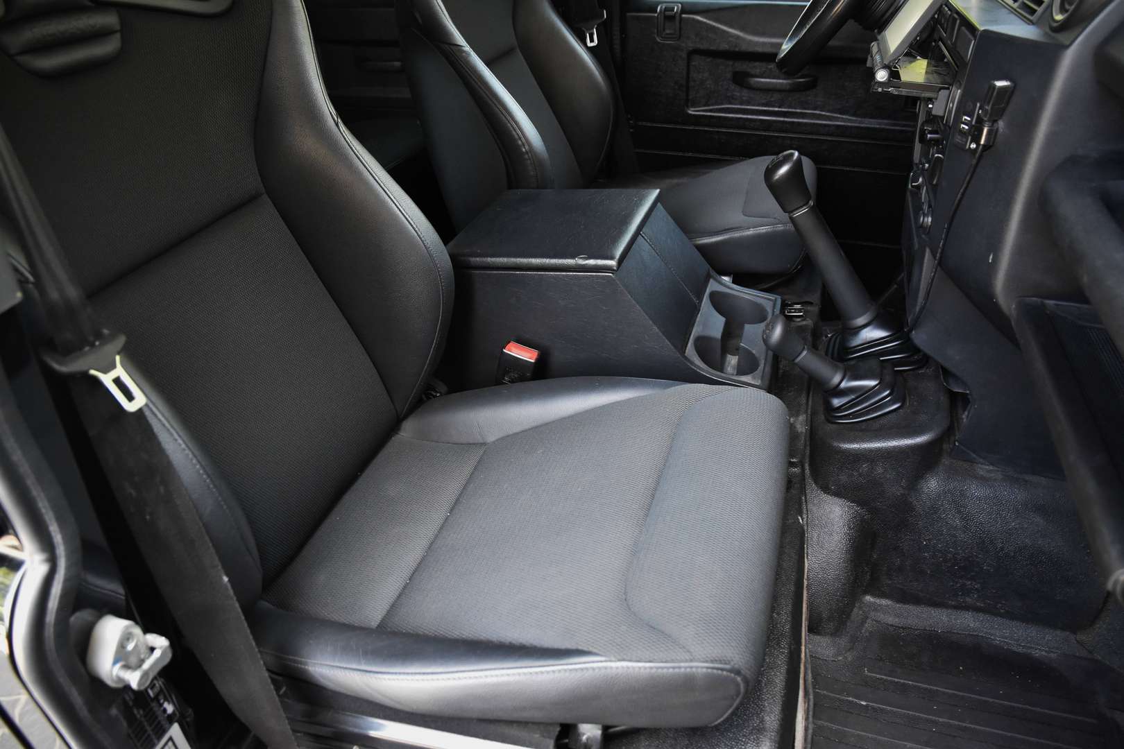 Land Rover Defender 130 - 14