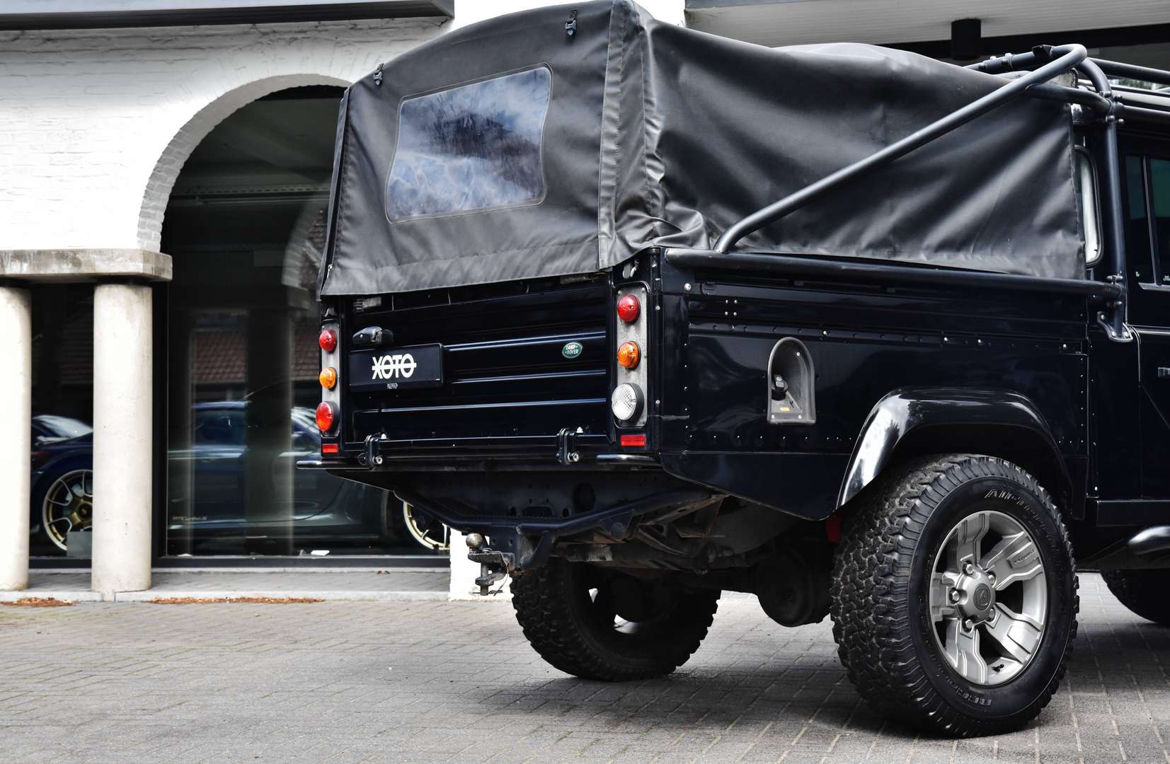 Land Rover Defender 130 - 16