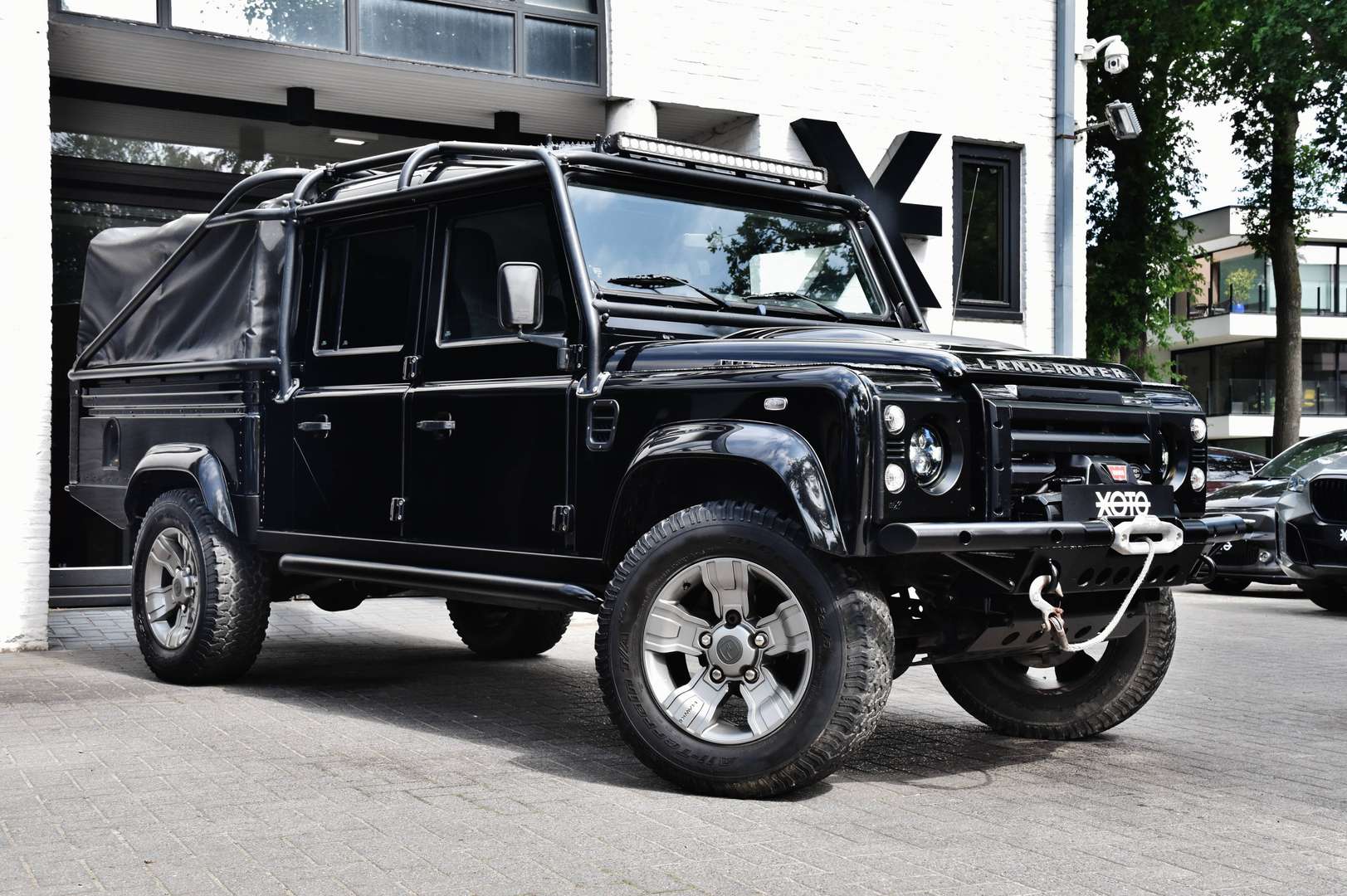 Land Rover Defender 130 - 17