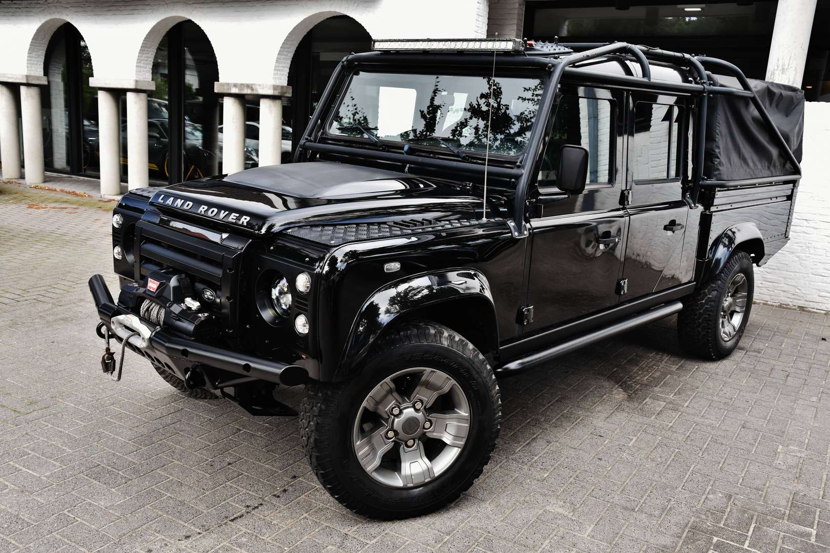 Land Rover Defender 130 - 19