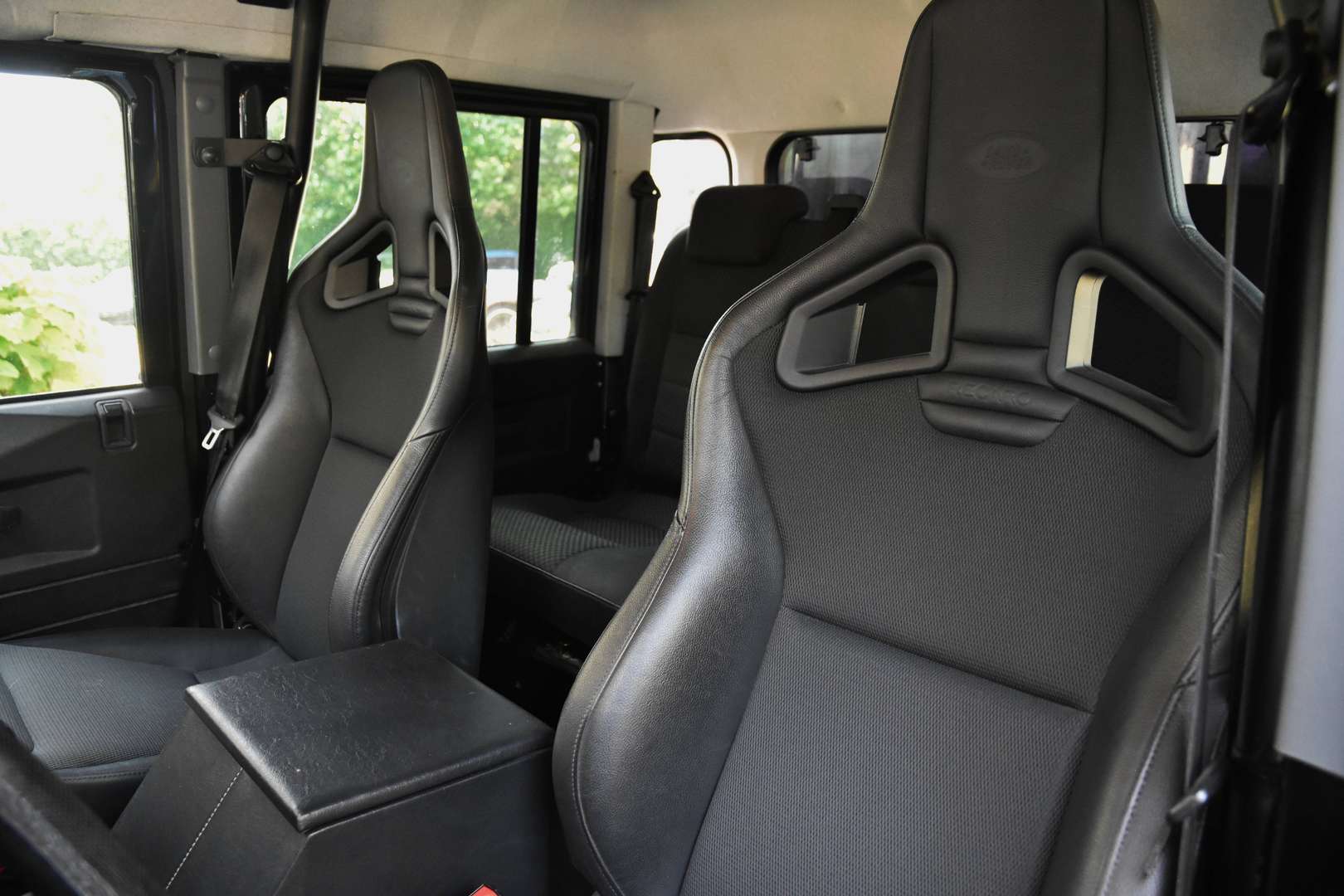 Land Rover Defender 130 - 23