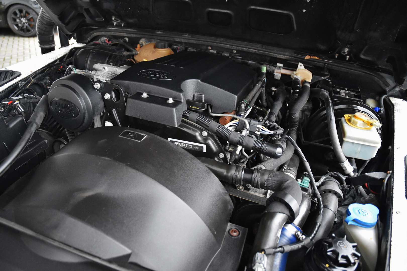 Land Rover Defender 110 - 6