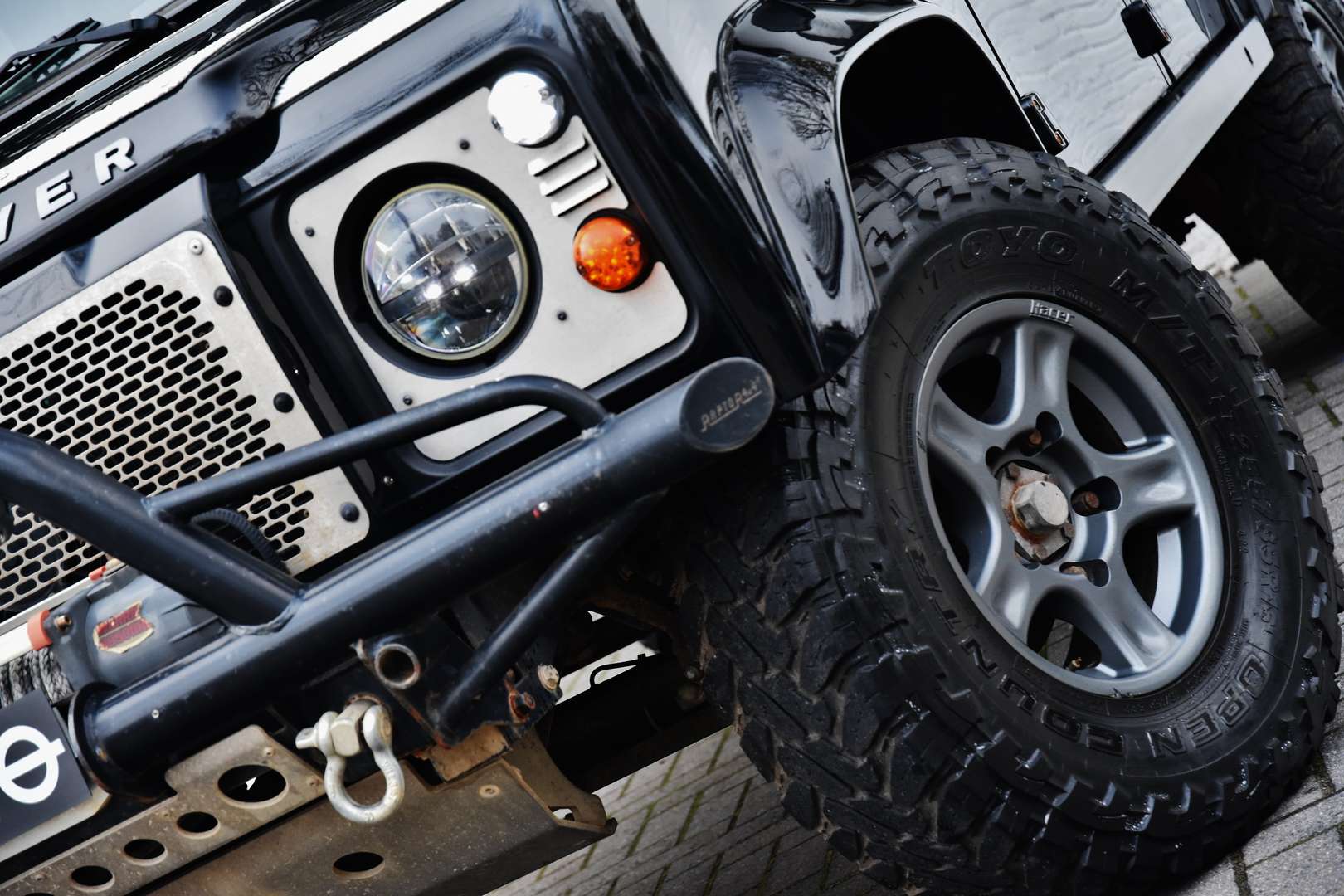 Land Rover Defender 110 - 7