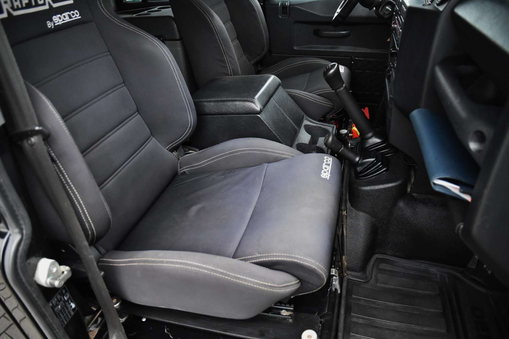 Land Rover Defender 110 - 13