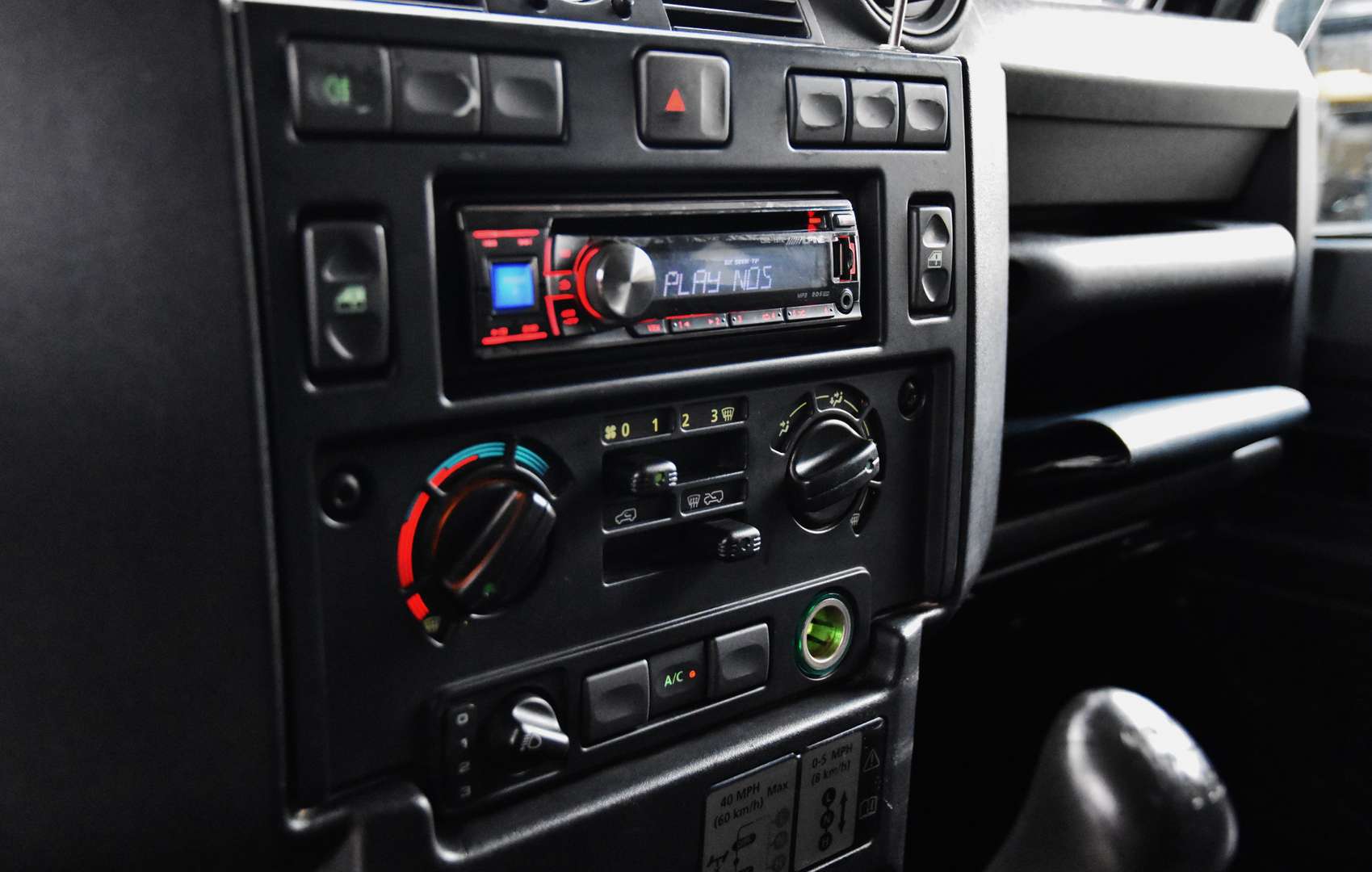 Land Rover Defender 110 - 22